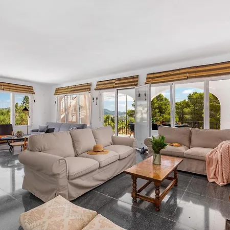 Estacion - Plusholidays