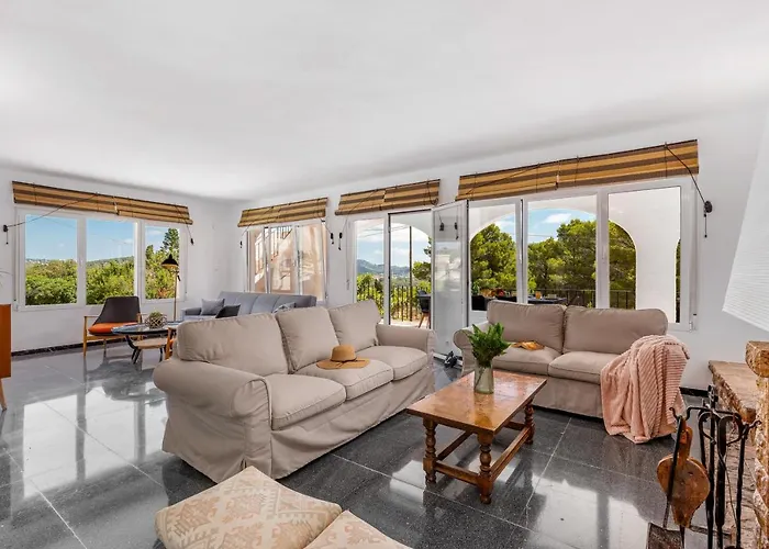 Estacion - Plusholidays